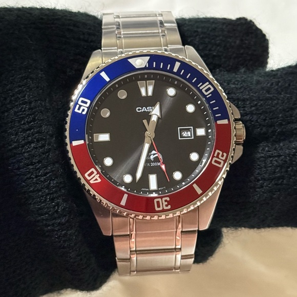 Casio Other - Casio MDV-106 Duro Marlin Blue/Red